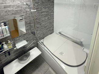 バスルームリフォーム 快適機能で掃除がラクなバスルーム＆収納充実の洗面化粧台