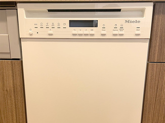 キッチンリフォーム フロントオープンで大容量のミーレ食洗機