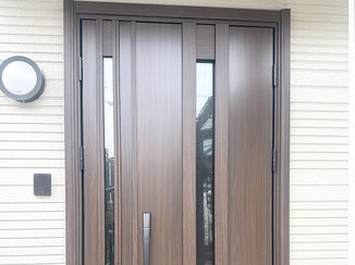 玄関ドアリフォーム ワンタッチ操作で使いやすい、断熱性と通風性を兼ね備えた玄関ドア