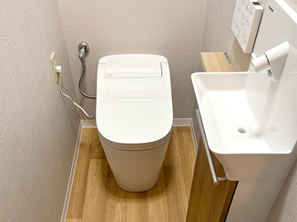 トイレリフォーム お掃除しやすく開放感を高めたレストルーム